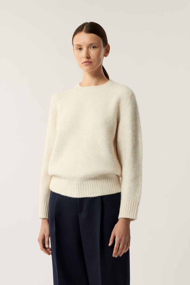 ENVIE OFF-WHITE SWEATER