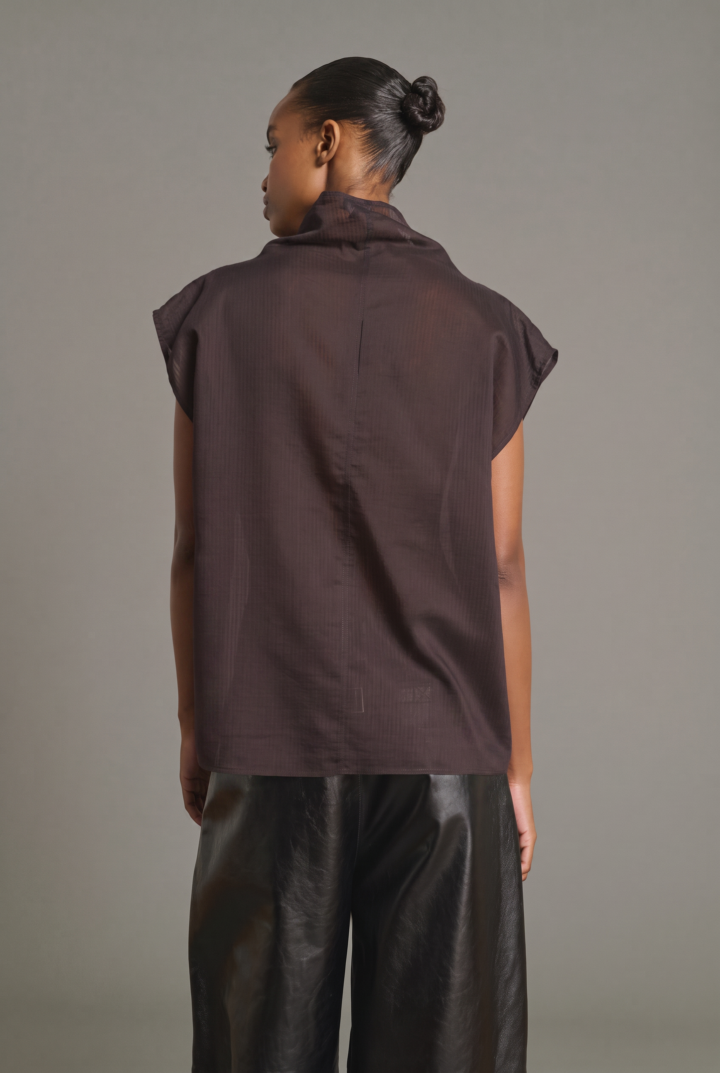 Izumi Blouse - Fig/Brown Organic Cotton Sleeveless - Soeur
